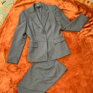 Pant suit